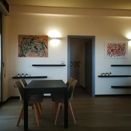 Santa Lucia Fronte Mare Apartment *